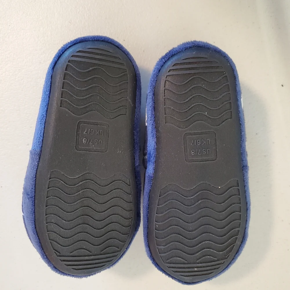 Toddler dinosaur slippers. Size‎ 7/8. NWOT.